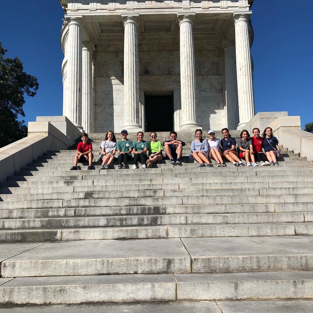 44197858_1949906435047662_3231953647470379008_n